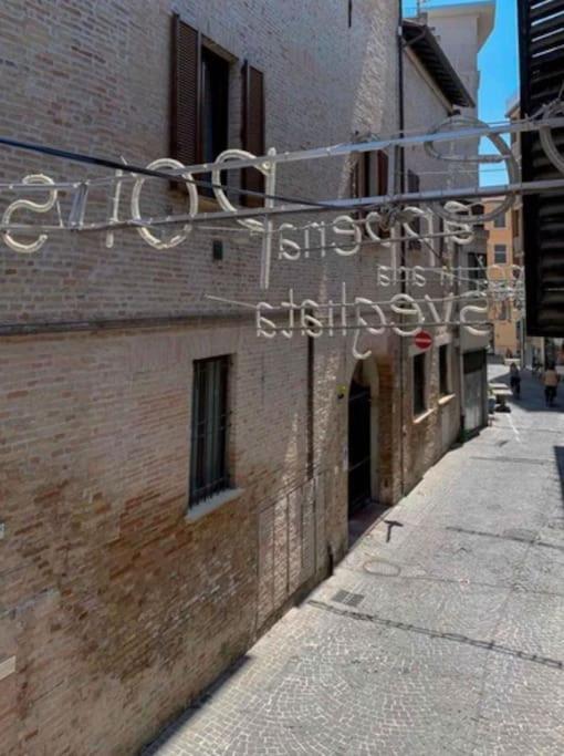 Appartamento Centro Storico Nuovo E Ristrutturato 페자로 외부 사진